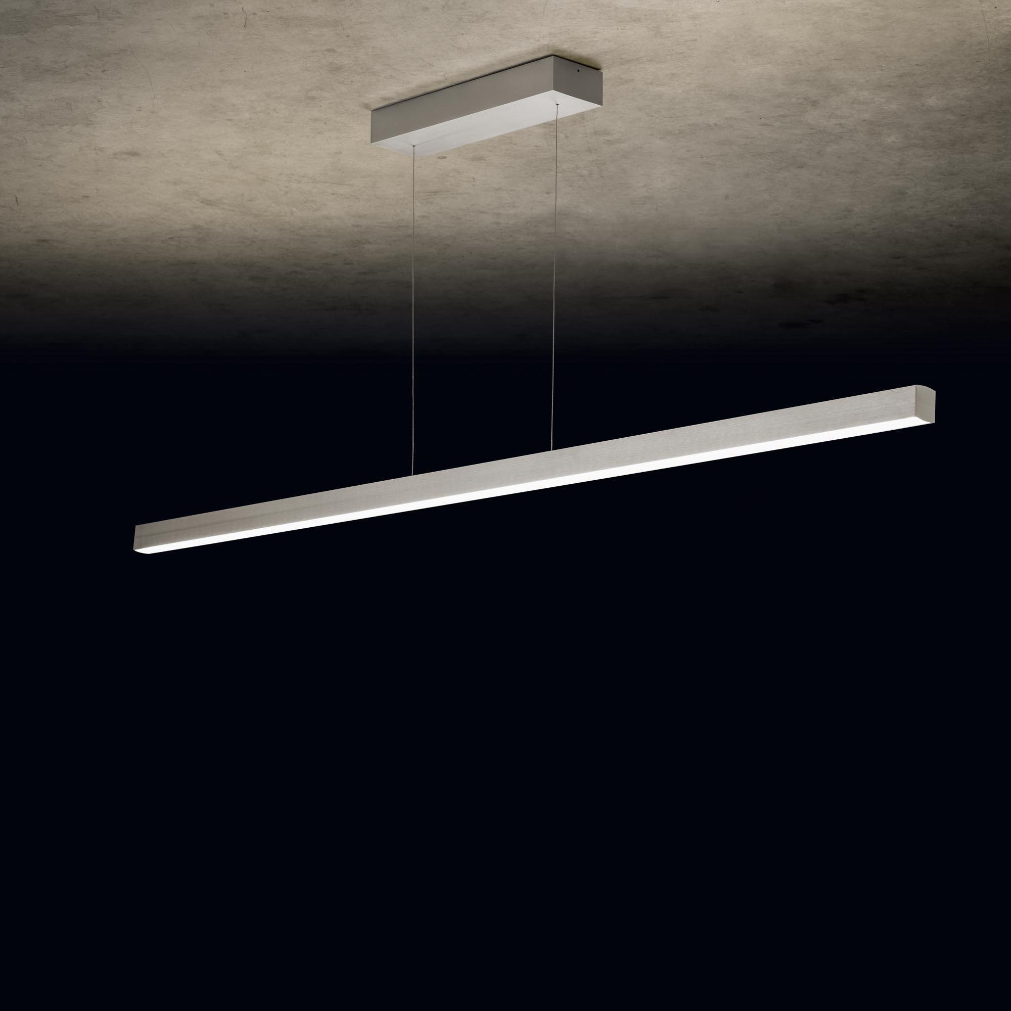 LED-Pendelleuchte XENA L Silbermatt 2.000-2.700K von Holtkötter - Länge 1600 mm - Abverkauf aus Lagerbestand